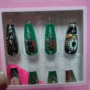 Press on nails clock black green red gold white set
